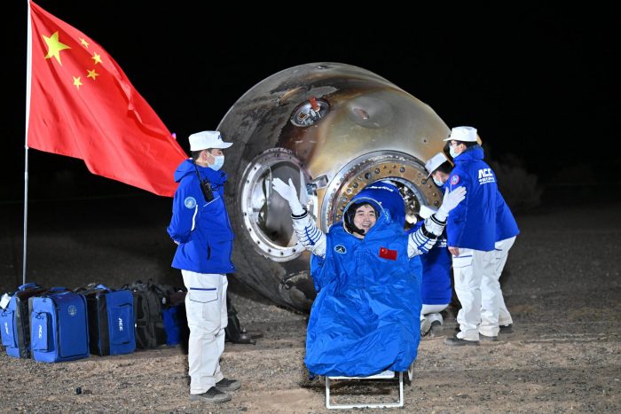 La misión china Shenzhou-18 regresa a la Tierra con 34,6 kg de muestras científicas