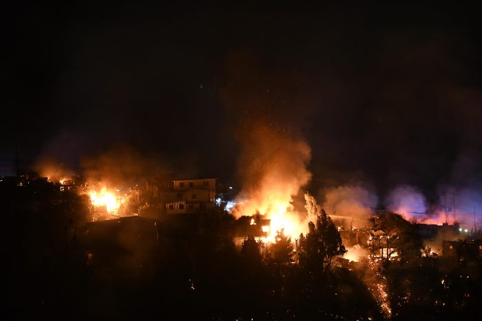 Detienen a cuatro nuevos sospechosos de megaincendio en Valparaíso: todos miembros de Conaf