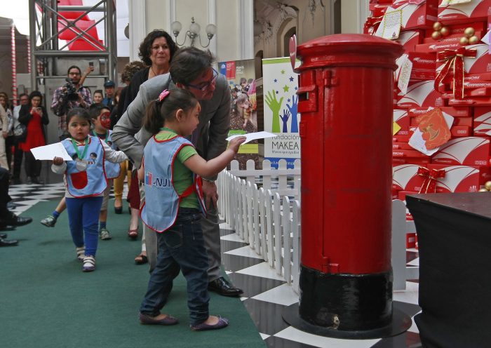 Cartas al Viejito Pascuero: CorreosChile invita a apadrinar los deseos navideños de miles de niños