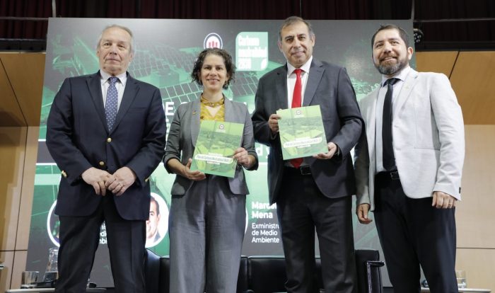 Universidad chilena entrega su estrategia de Carbono Neutralidad a ministra de Medio Ambiente