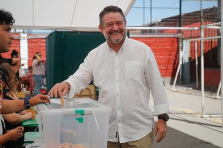 Claudio Orrego pide a Kast y Matthei que no se pongan nerviosos: "Hoy habla el pueblo"