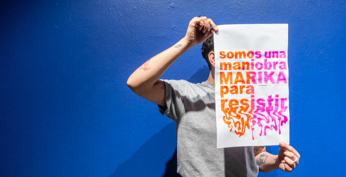 Exposición muestra cómo construir una biblioteca LGBTIQA+