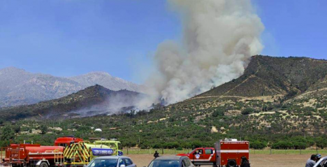 Dificultades logísticas agravan combate contra incendio en Hijuelas: Senapred declaró alerta roja