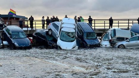 Con vídeo: intensas lluvias en Cadaqués causan daños a más de 30 vehículos