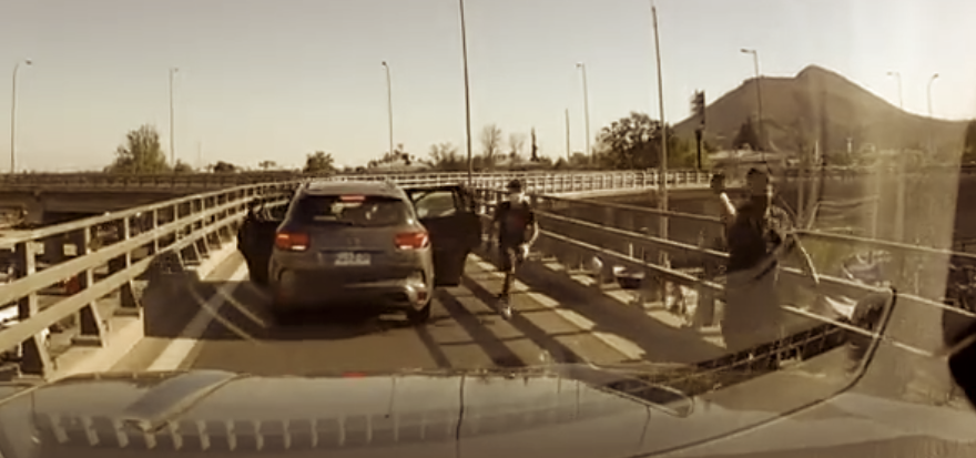 Detienen a delincuente tras violenta encerrona a tres futbolistas en Autopista Central