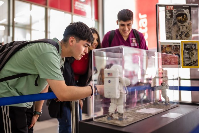 Muestra “Recuerdos Extraordinarios: Una Mirada Científica al Programa Espacial Apolo” en Concepción