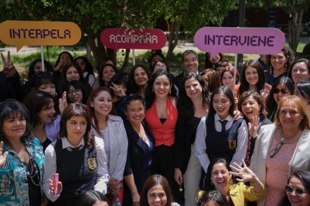 Ministerio de la Mujer presenta a jóvenes y adolescentes campaña contra violencia de género