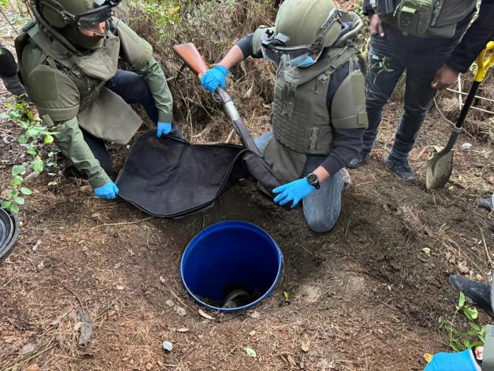 Encuentran camioneta y armas en investigación por triple homicidio de carabineros en Cañete