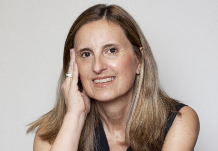 La periodista Paula Escobar es galardonada con el Premio Raquel Correa 2024