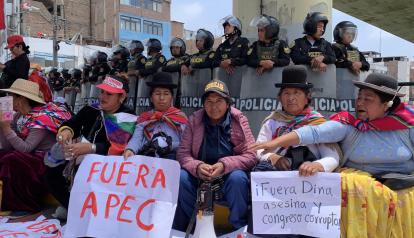 Decenas de personas protestan en las inmediaciones de la cumbre APEC en Lima