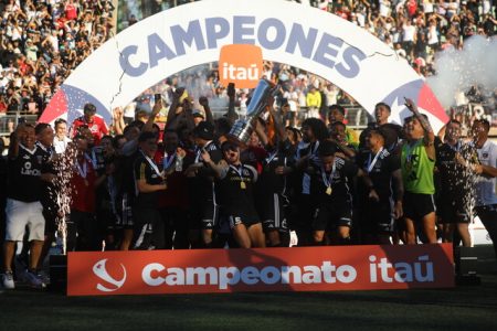 Colo Colo se corona campeon del torneo local y alcanza estrella 34 en Copiapó