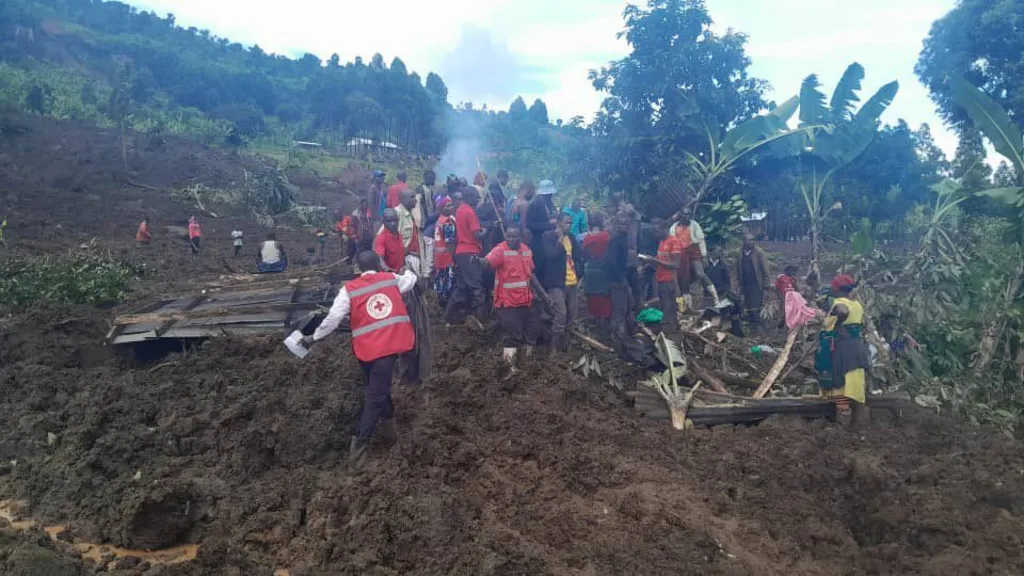 Nueve muertos y 40 casas enterradas por deslizamientos de tierra en este de Uganda