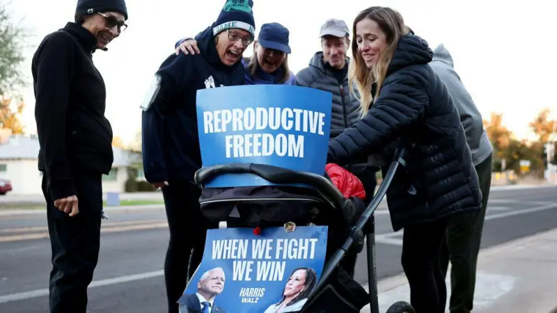 Aumenta cinco puntos el porcentaje de mujeres estadounidenses que votó por Donald Trump