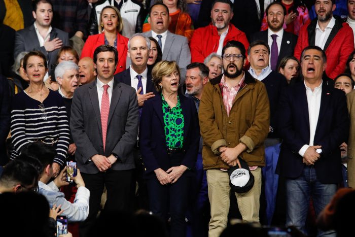 Duelo de los Orrego tiene a Chile Vamos con la confianza por los suelos