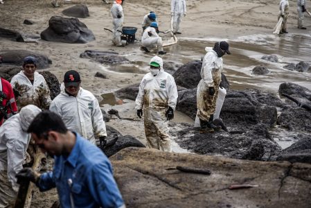 Gobierno peruano declara emergencia ambiental en zona afectada por derrame de petróleo