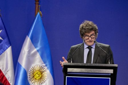 Presidente argentina Javier Milei presentó controvertido plan nacional de energía nuclear