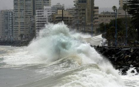 Alerta meteorológica: Marejadas anormales y temperaturas extremas para siete regiones del país