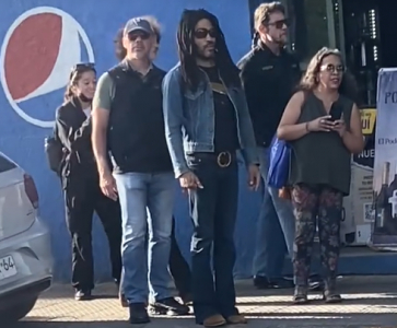 Lenny Kravitz ya se encuentra en Chile: fanáticos lo encontraron conociendo Barrio Italia