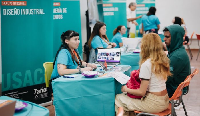 Nuevas carreras, charlas y recorrido por el campus destacan en la Feria de Postulantes