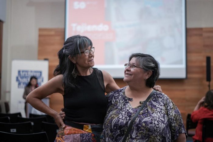 “Tejiendo Memorias”: Ministerio de la Mujer dona archivo con relatos de mujeres sobre la dictadura