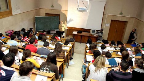 Tres carreras universitarias que la IA aconseja no estudiar en Chile