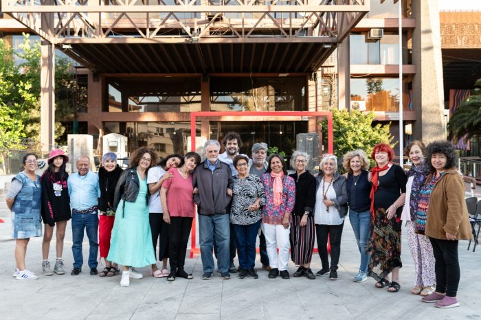 Experiencia teatral busca conectar con la realidad de la vejez en Chile