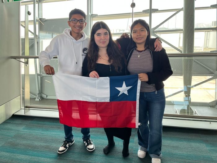 Tres jóvenes escolares chilenos viajaron a Suecia para ser parte de ceremonia de entrega del Nobel