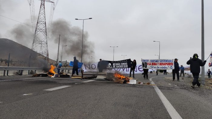 Pescadores y comunidades locales se toman carretera para protestar en contra del proyecto Dominga