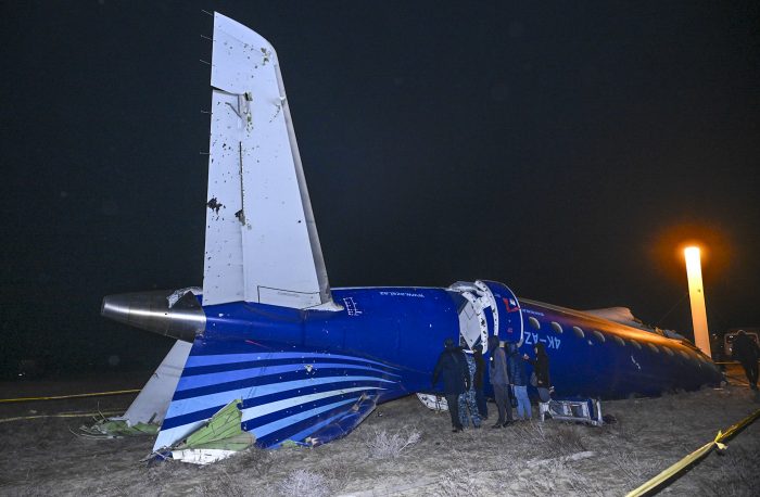 Azerbaiyán declara luto nacional por accidente aéreo que dejó 38 fallecidos