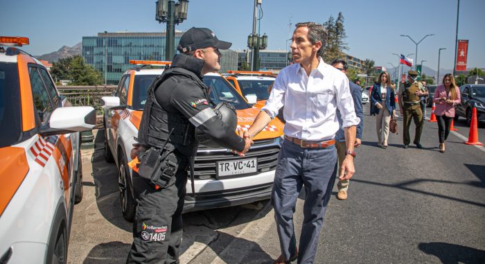 Con autos blindados y exdirector de Seguridad de Las Condes, Alessandri le hace collera a San Martín