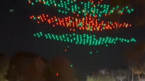 Drones chocan en pleno espectáculo navideño y dejan un niño herido