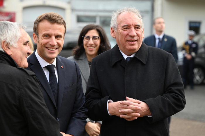 Macron opta por su aliado centrista Bayrou como nuevo primer ministro