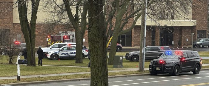 Al menos tres muertos y seis heridos tras tiroteo en escuela cristiana en Wisconsin, EE.UU