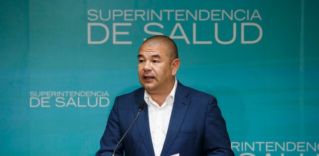 Por “chaucheo” y “migajas” de las Isapres superintendente de Salud es citado al Senado