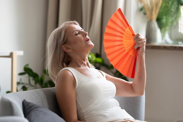 Menopausia en verano: consejos para sobrellevar los bochornos durante la temporada de calor