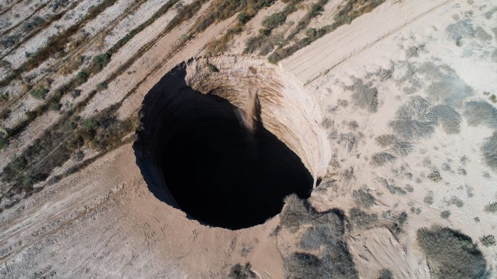 Multa de tres millones de dólares y clausura de proyecto minero por socavón