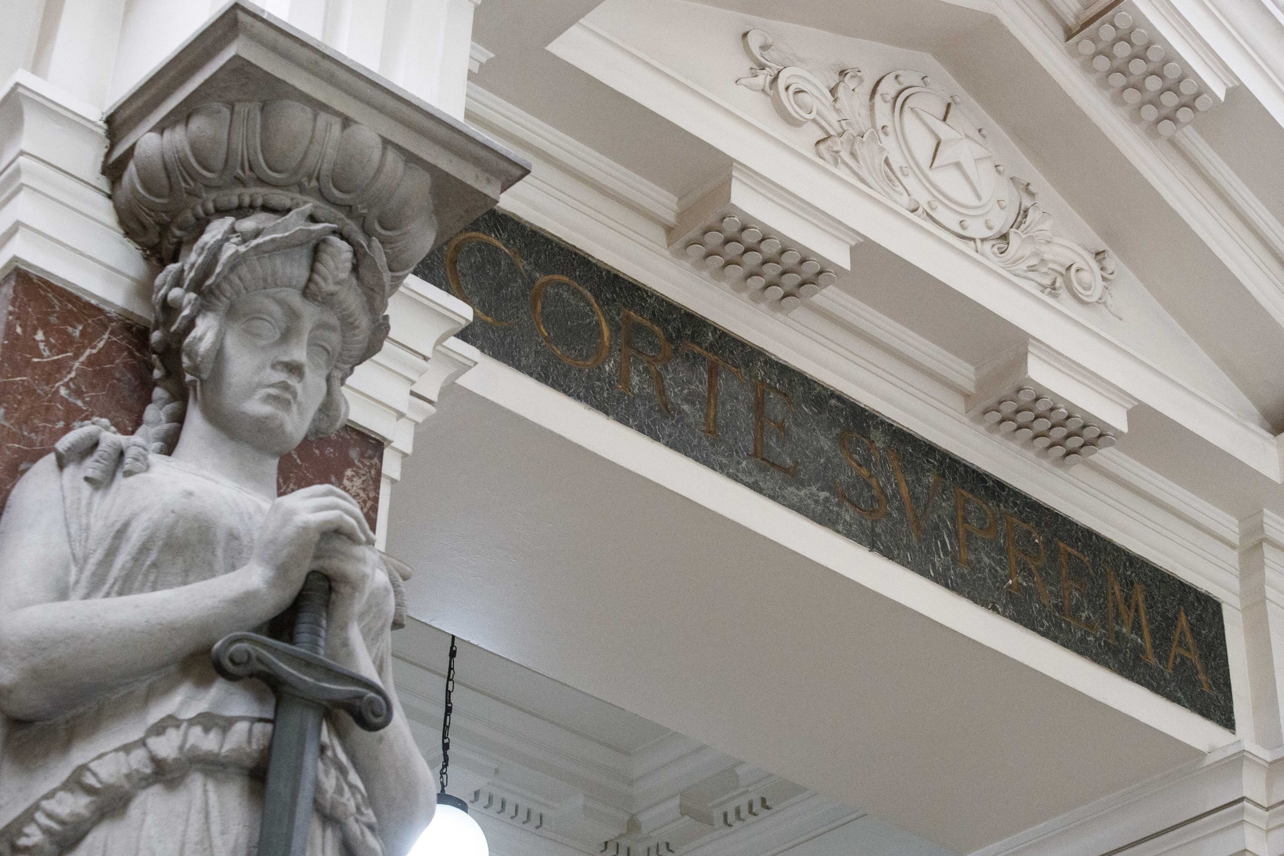 Corte Suprema rechaza demanda de nieta de Pinochet por tierras en Puyehue