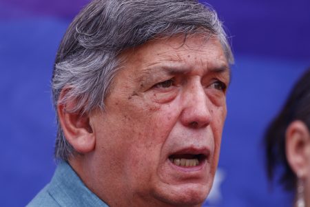 Carmona raya la cancha a Jadue y compromete el apoyo comunista al acuerdo en pensiones