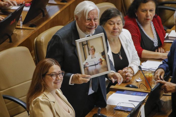 Tras la muerte de Mercedes Bulnes: Roberto Celedón debuta como diputado en el Congreso