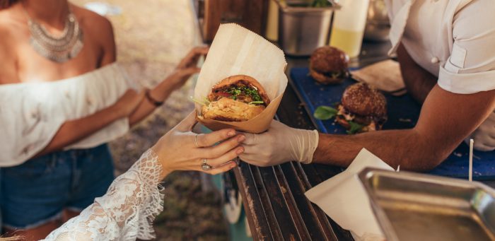 Los riesgos ocultos de la comida callejera: ¿placer o peligro?