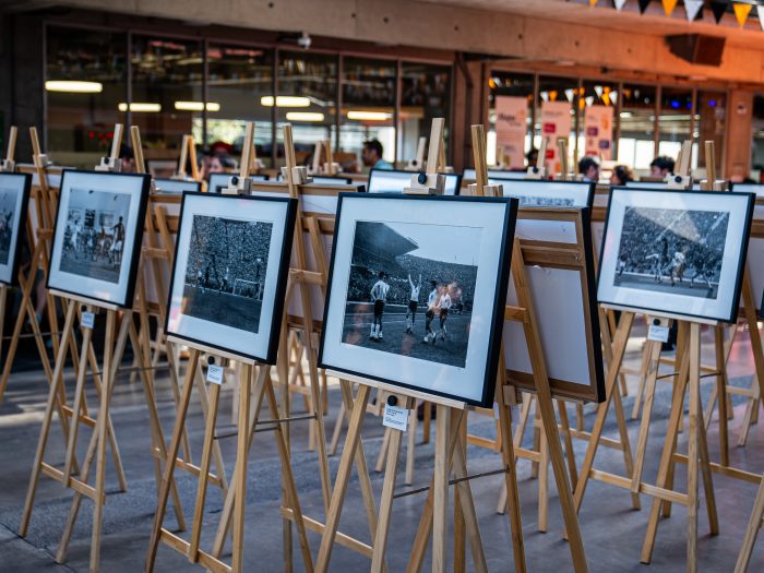 Exposición “62 Retratos de un Mundial Imposible” en sede Puente Alto de Duoc UC