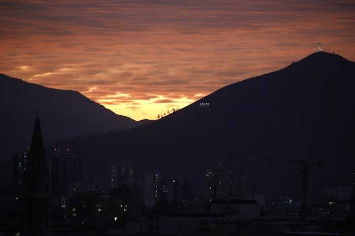 Este viernes en Santiago, la nubosidad disminuirá el calor intenso