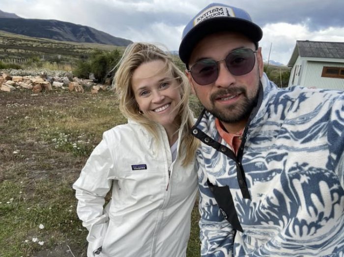 "Elle Woods" en Torres del Paine: La actriz Reese Witherspoon fue vista en el sur de Chile