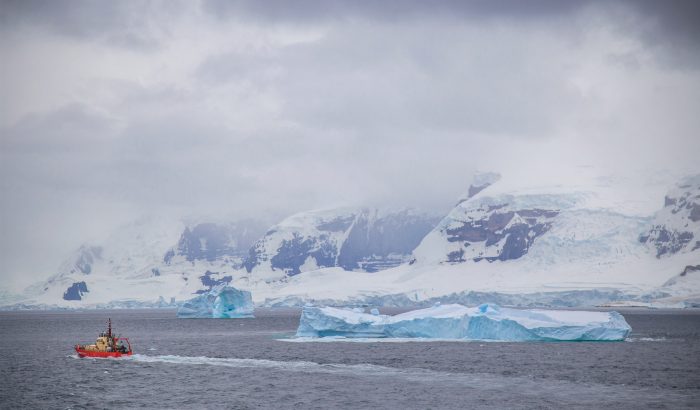 Lancha científica Karpuj del INACH ya se encuentra en Antártica