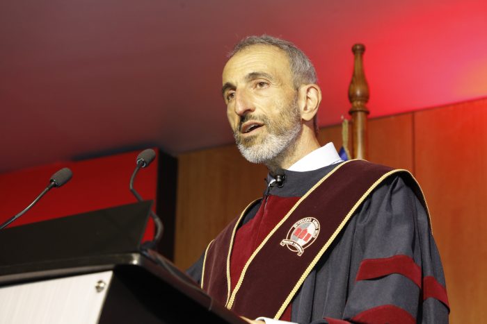 Distinguen al físico Salvatore Mele con el grado de Doctor Honoris Causa