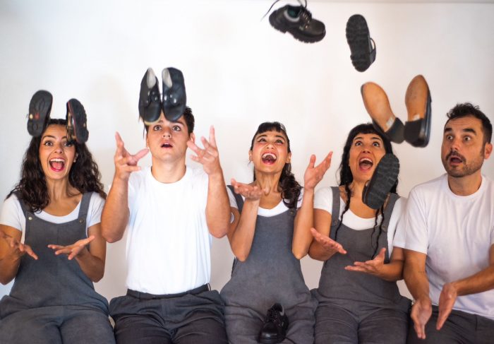 Obra “¿Quién me escondió los zapatos negros?” en Teatro Mori