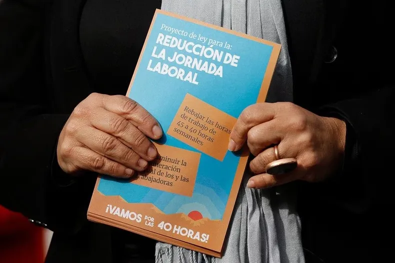 Reducción de jornada laboral en Chile: se trabajarán 4 horas menos