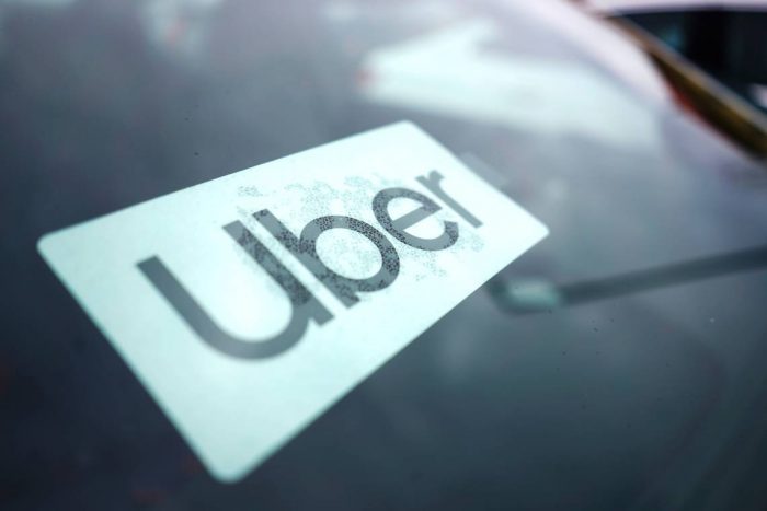 Requisitos que establece la Ley Uber para conductores y vehículos en Chile