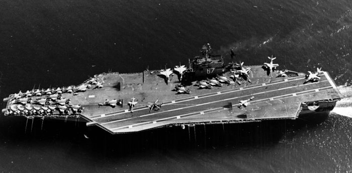 El último viaje del portaaviones USS “John F. Kennedy”