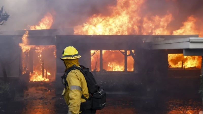 "Parece un infierno": el incendio que avanza sin control en el oeste de Los Ángeles en EEUU